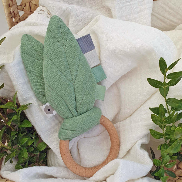 Summerville Organics green muslin crinkle leaf baby toy on a wooden ring 2