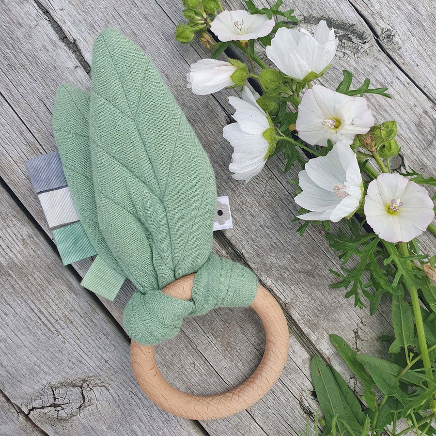 Summerville Organics green muslin crinkle leaf baby toy on a wooden ring 3