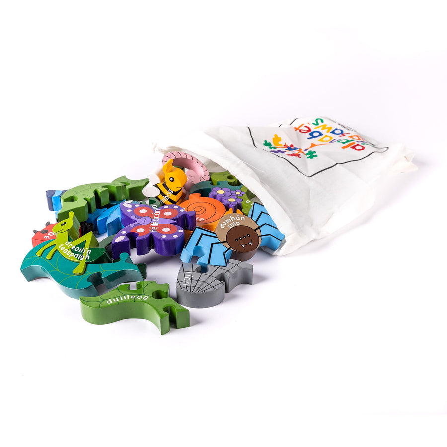 Creepy Crawlies jigsaw with its cotton drawstring storage bag