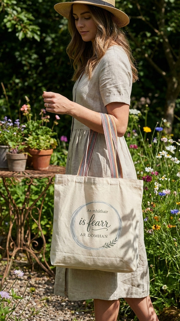 An Mháthair Is Fearr ar Domhan Tote Bag - lifestyle with model