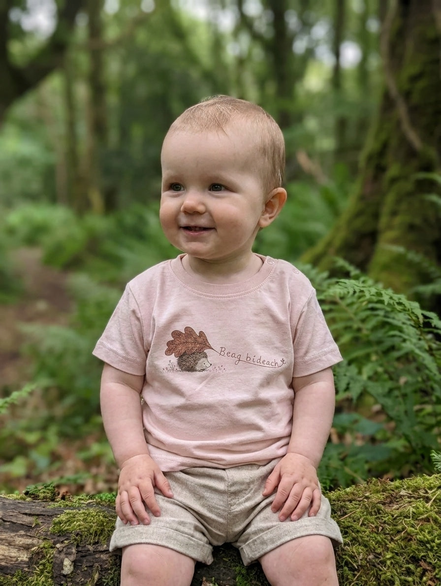 Child wearing peach t-shirt with beagbideach design, portrait