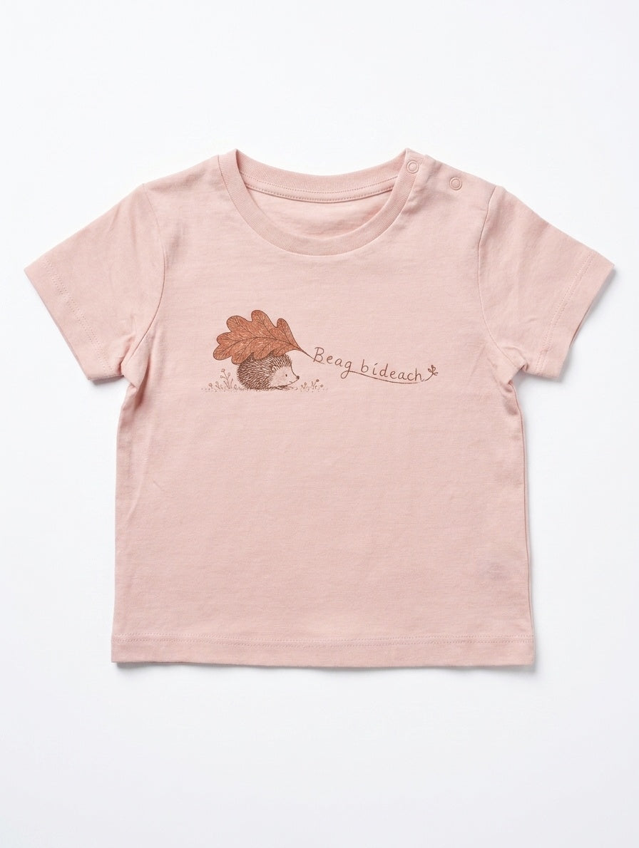 peach kids t-shirt with beagbideach illustration on white background